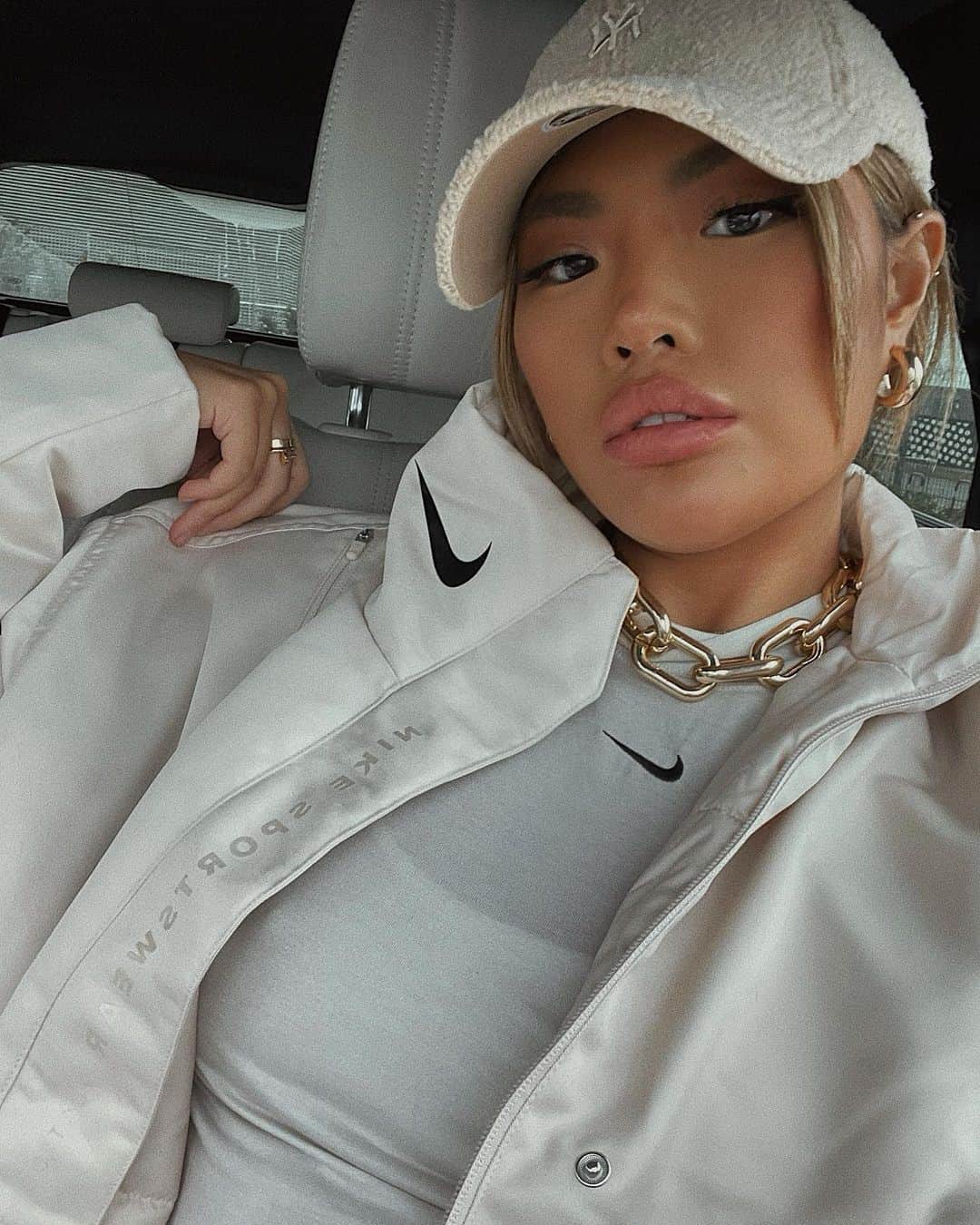 ASOSさんのインスタグラム写真 - (ASOSInstagram)「We've been taking our new clothes out to the car for the photoshoot they deserve ✨ @x_carms [she/her] wears Nike trench coat in cream [1733236]」1月31日 21時00分 - asos