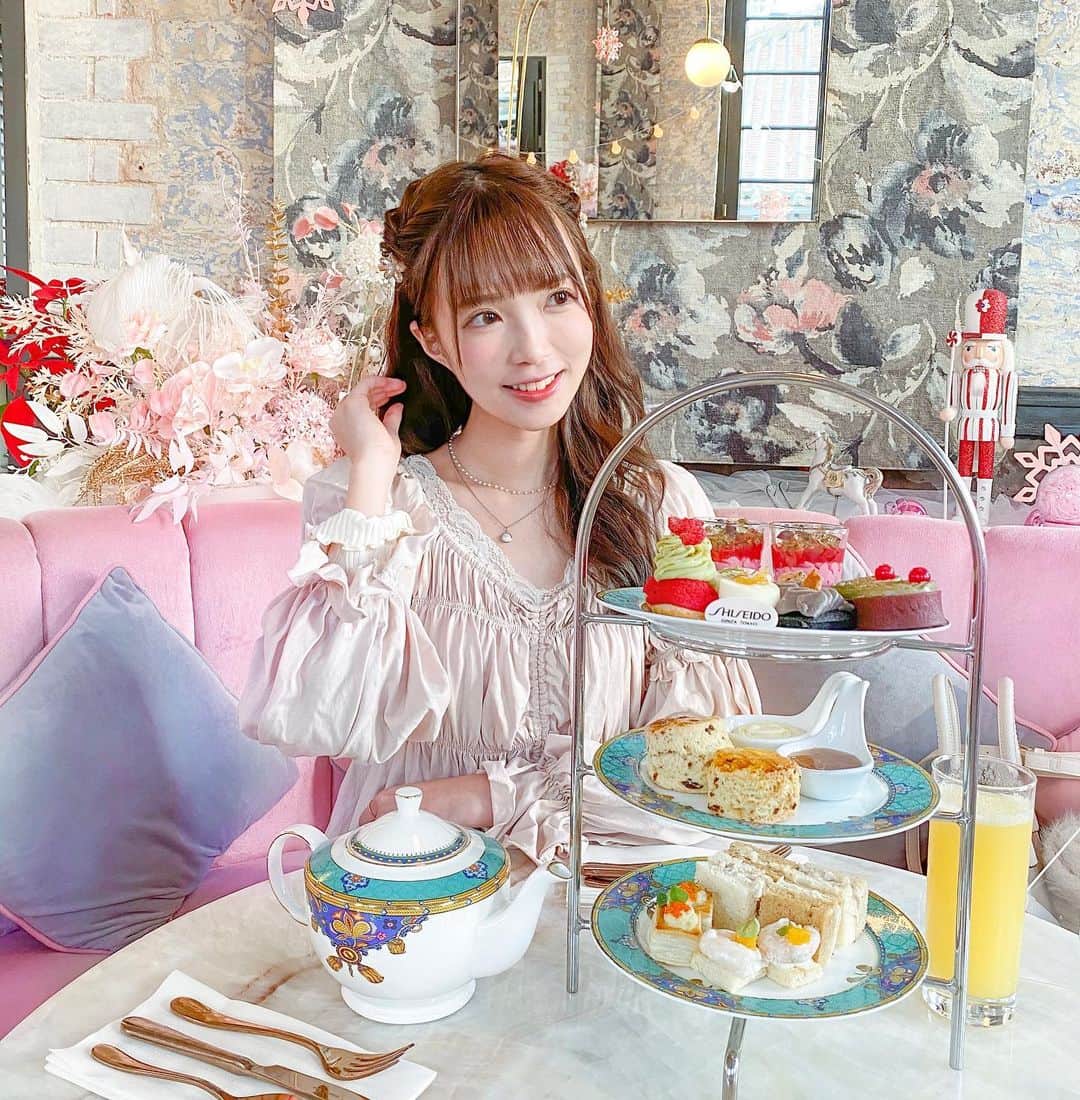 キアナのインスタグラム：「🌸🎀👛💖」