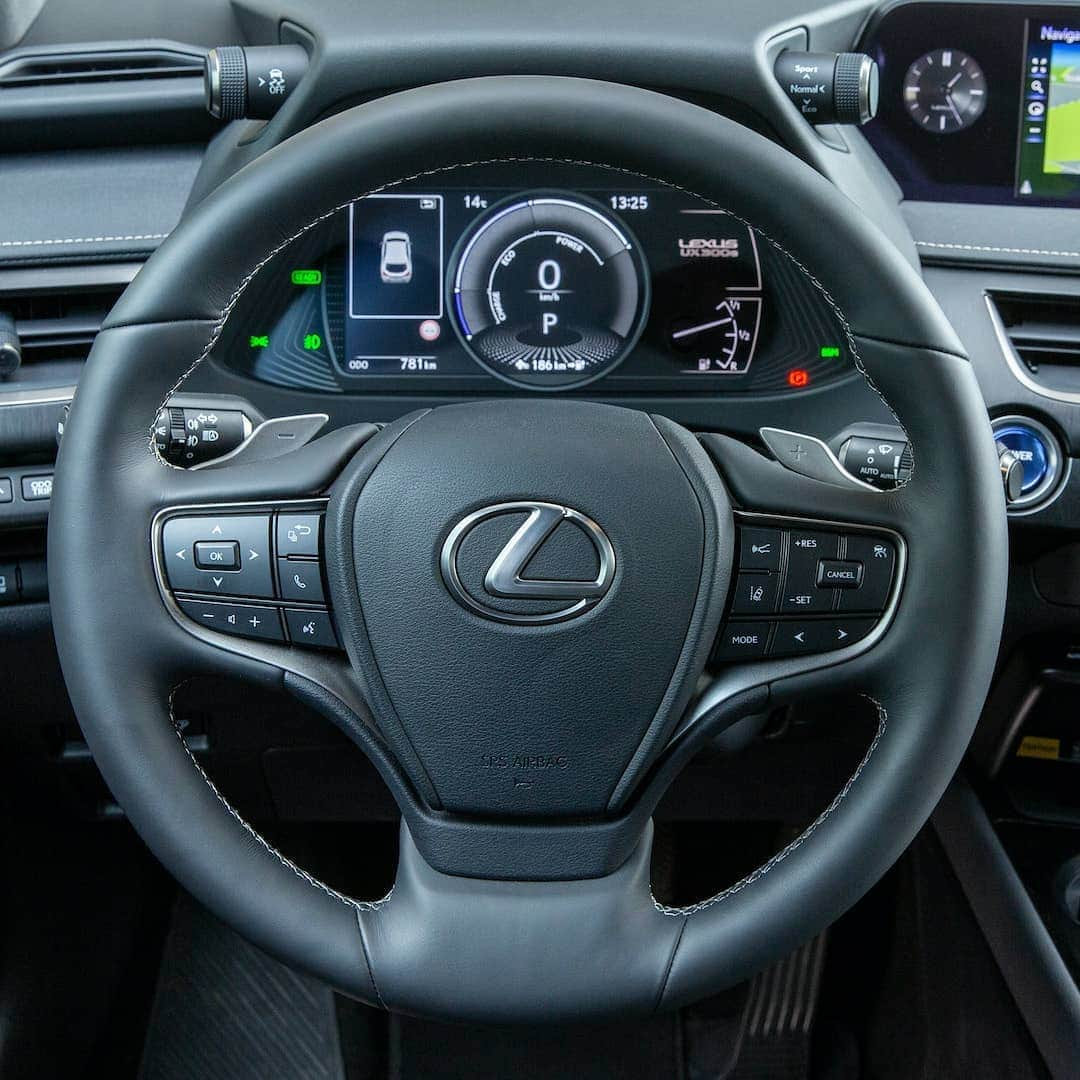 Lexus UKさんのインスタグラム写真 - (Lexus UKInstagram)「UX 250h F Sport or UX 300e: which would you get behind the wheel of? . . . . . #Design #CarDesign #Automotive #Luxury #LuxuryTravel #CarsofInstagram #UX300e #UX250h #UXFSport #LexusUX」1月31日 21時03分 - lexusuk