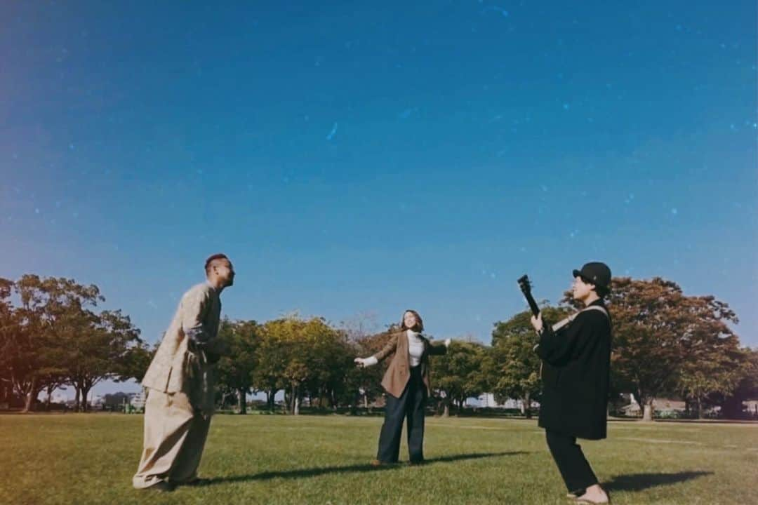 レオラさんのインスタグラム写真 - (レオラInstagram)「熊本を想う歌！ 「さるこうよ」 MV Full ver.が公開になりました✨  @exile_nesmith_official さん、 @nakada_yujician さんと、 それぞれのゆかりの場所に足を運んだシーンなど、魅力溢れる作品になっています😚  今だからこそ 少しでもお出かけした気分になって欲しい✈️💓  ストーリーのリンクからYouTubeに飛べます👍 ぜひご覧ください！！  #HIGO_UTA #さるこうよ #熊本 #EXILENESMITH #中田裕二」1月31日 21時11分 - leola_official