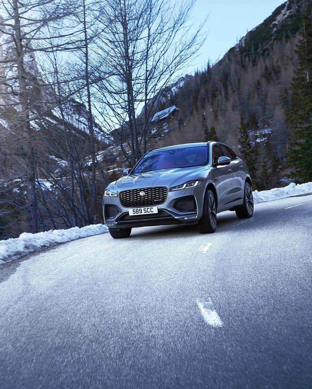 Jaguarさんのインスタグラム写真 - (JaguarInstagram)「Exhilaration with every adventure.  #Jaguar #FPACE #Premium #Luxury #Performance #SUV #EV #PHEV #MHEV #Hybrid #AWD #ElectricCars #Technology #CarsofInstagram」1月31日 21時13分 - jaguar