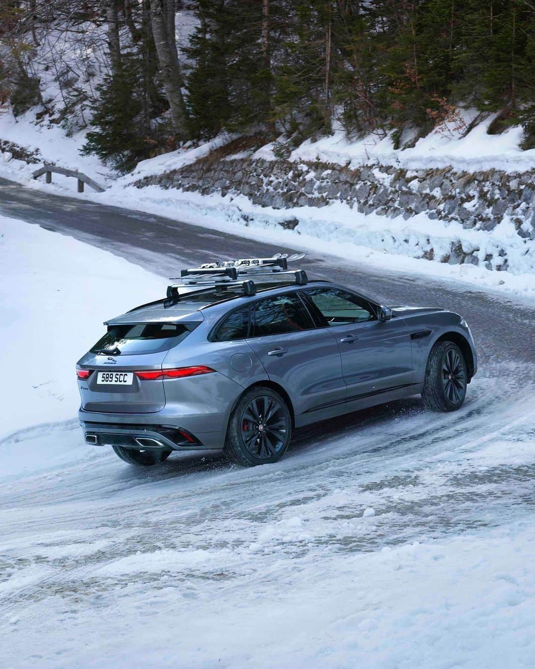 Jaguarのインスタグラム：「Exhilaration with every adventure.  #Jaguar #FPACE #Premium #Luxury #Performance #SUV #EV #PHEV #MHEV #Hybrid #AWD #ElectricCars #Technology #CarsofInstagram」