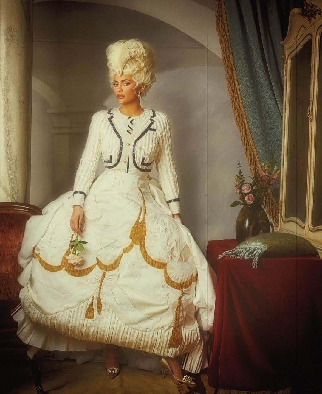 ピアーズアトキンソンさんのインスタグラム写真 - (ピアーズアトキンソンInstagram)「A year ago Harper's Bazaar US featured Kylie Jenner as a neo-Antoinette in Piers Atkinson plumage... #kyliejenner #marieanntoinette #frenchrevolution #rococo #harpersbazaar   “Après moi, le déluge...” - King Louis XV to Madame de Pompadour.  Photography by MORELLI BROTHERS @morellibrothers Fashion Editor JOANNA HILLMAN @joannahillman  #piersatkinson #plumage #pink #stormi #💖 #💎 / Available @theresidencyexperience」1月31日 21時30分 - piersatkinson