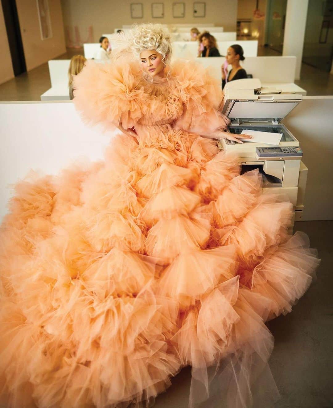 ピアーズアトキンソンさんのインスタグラム写真 - (ピアーズアトキンソンInstagram)「A year ago Harper's Bazaar US featured Kylie Jenner as a neo-Antoinette in Piers Atkinson plumage... #kyliejenner #marieanntoinette #frenchrevolution #rococo #harpersbazaar   “Après moi, le déluge...” - King Louis XV to Madame de Pompadour.  Photography by MORELLI BROTHERS @morellibrothers Fashion Editor JOANNA HILLMAN @joannahillman  #piersatkinson #plumage #pink #stormi #💖 #💎 / Available @theresidencyexperience」1月31日 21時30分 - piersatkinson