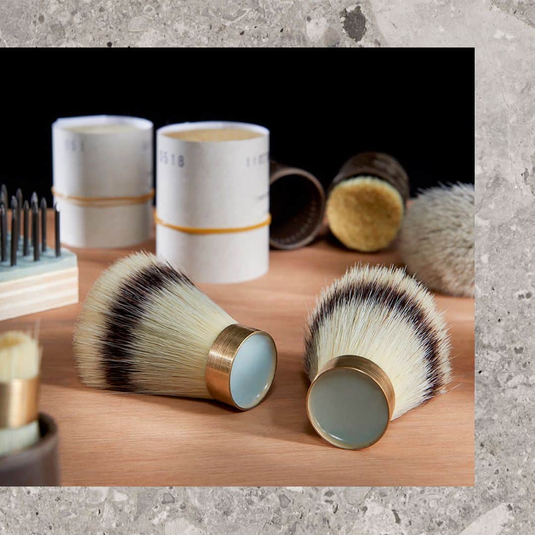 アクアディパルマさんのインスタグラム写真 - (アクアディパルマInstagram)「Every brush, made entirely in the hands of Italian craftsmen is a masterpiece of design, functionality and beauty⁣ #acquadiparma⁣ .⁣ #barbiere #craftsmanship #craftsmanshipbarbiere #shavingbrush」2月1日 3時00分 - acquadiparma