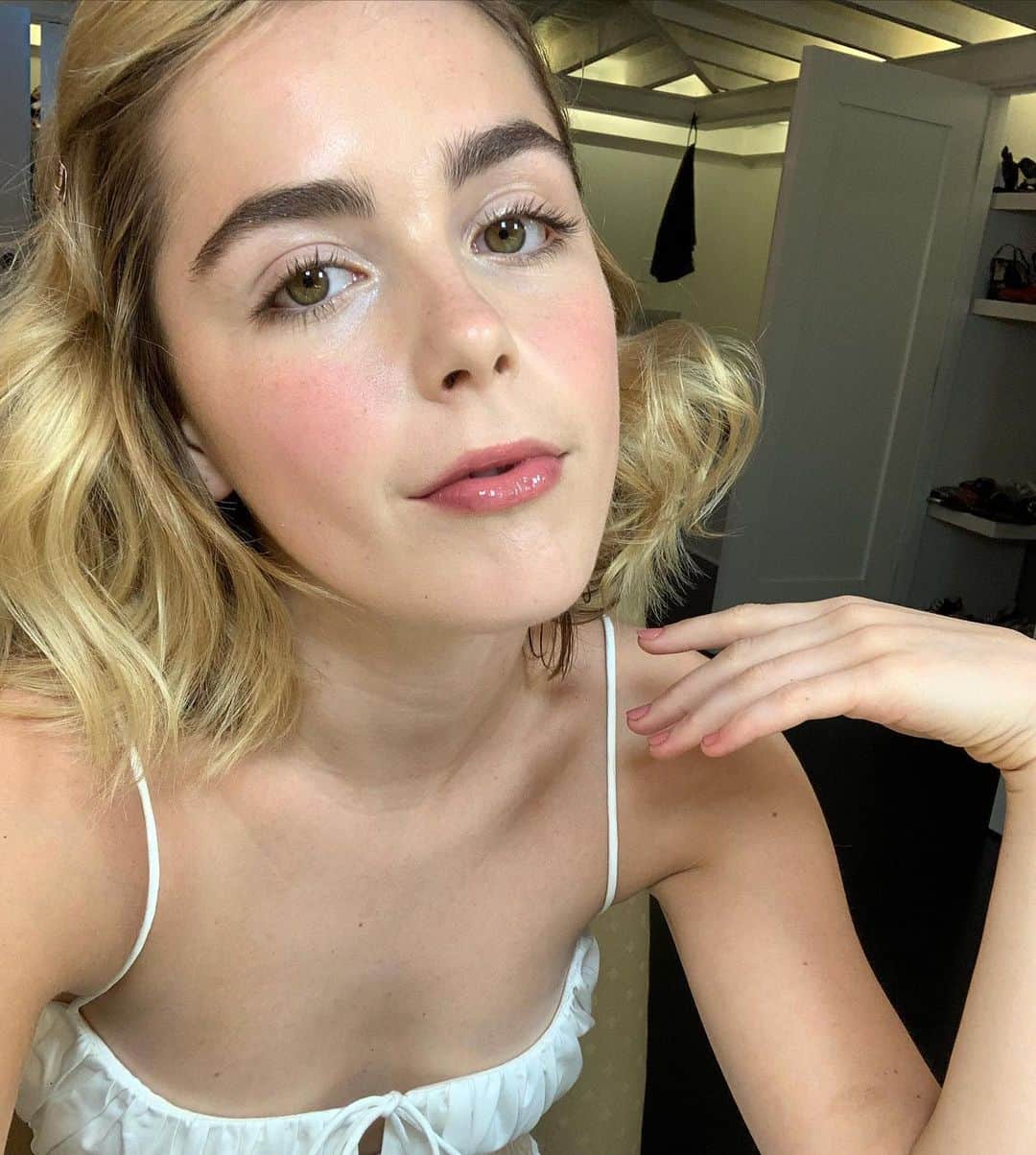 キーナン・シプカのインスタグラム：「Did a little #CuttingIn for @thecut」