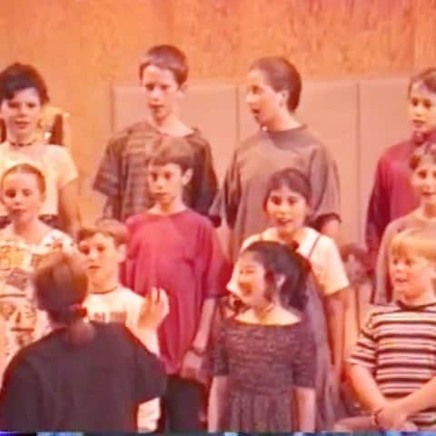 吉田ちかのインスタグラム：「Can you find me?? lol﻿ Can’t be too hard lol I’m the only Asian in the whole class haha ﻿ ﻿ This is me singing at our end-of-the-year program in 3rd grade hahaha (if any of my classmates happen to stumble upon this post... hi!! and omg the footage is hilarious!!) ﻿ ﻿ Just uploaded a video on it on YouTube if you want to see me MCing the show! Since I’ve been sharing a bunch of videos of Pudding growing up and her English, I thought it might be fun to share with you what I was like when I was younger! I’m around 10 in this video and Pudding is still 2, but I see so much of her in me! (or me in her… lol whichever it is). Hope you guys have a good laugh! ﻿ ﻿ 私を見つけられるかな？？笑﻿ 難しくはないはずw アジア人一人だけ🤣﻿ ﻿ こちらはアメリカで通っていた小学校の発表会！小3の時の私ですw 先ほどYouTubeに動画を投稿したのですが、発表会を司会している私の姿を見たい方は是非そちらを！﻿ ﻿ 最近プリンの成長、そして英語を話す様子をシェアしているので、自分の小さい頃をシェアしてみるのも面白いかな〜と☆ この映像の私は10歳ぐらいでプリンはまだ２歳ですが、年齢差があっても自分を見ててプリンにそっくり！（プリンが私にそっくりなのかなw）と思う瞬間が沢山あります！」