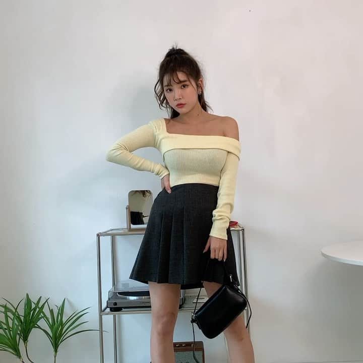 Chuuのインスタグラム：「기대 뿜뿜하게 만드는 신상 미리보기💚  다음주부터 차근차근 업뎃될 신상을 동영상으로 먼저 만나보세요❣️  #chuu#츄#신상미리보기#신상스포」