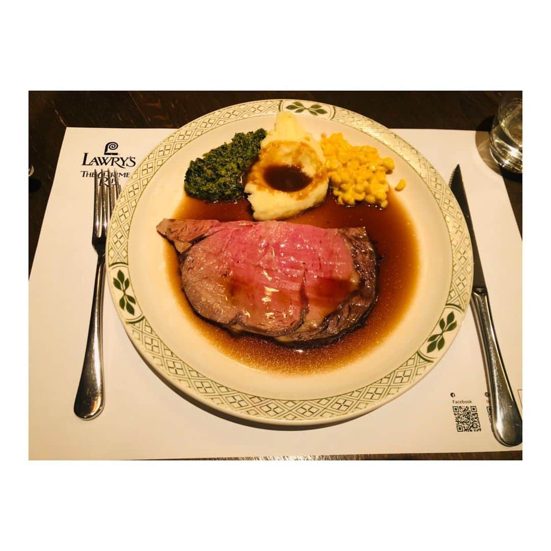 森田真以さんのインスタグラム写真 - (森田真以Instagram)「🥩 久しぶりにLawry’sに行けて 幸せでしたっ😭💓 ここのローストビーフ柔らかくて 美味しいの🤤🤤🤤 . 早く普通に外食出来るように なるといいな(˘ω˘) . . . #lawrys #roastbeef #beef #lunch #luxury #restaurant #tokyo #ebisu #food #foodstagram #dericious #thankyou #ロウリーズ #ローストビーフ #グルメ#恵比寿 #恵比寿グルメ #東京 #東京グルメ #ランチ #レストラン #食べるの好きな人と繋がりたい #美味しい #幸せな時間 #感謝 #🥩」1月31日 21時47分 - morita_mai