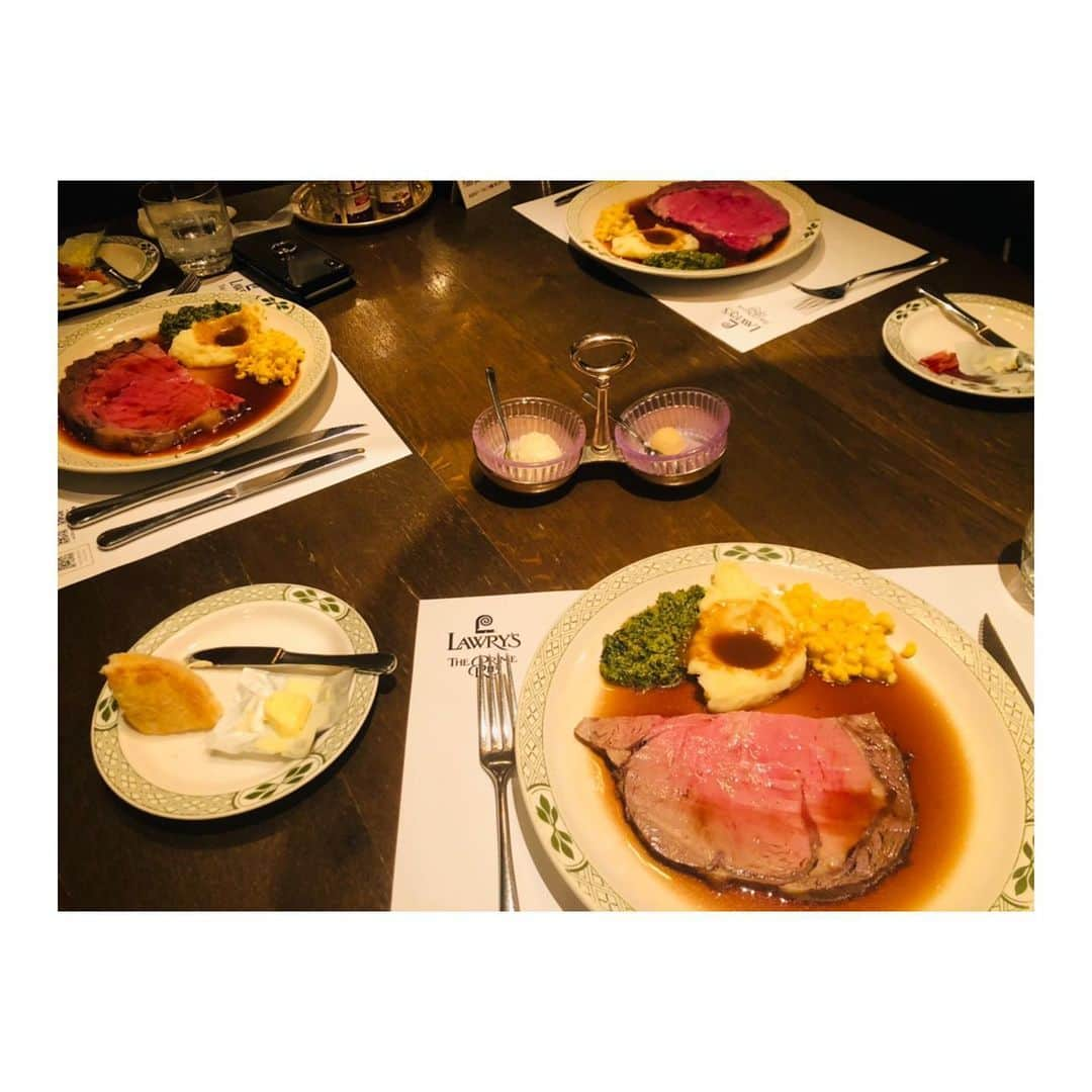 森田真以さんのインスタグラム写真 - (森田真以Instagram)「🥩 久しぶりにLawry’sに行けて 幸せでしたっ😭💓 ここのローストビーフ柔らかくて 美味しいの🤤🤤🤤 . 早く普通に外食出来るように なるといいな(˘ω˘) . . . #lawrys #roastbeef #beef #lunch #luxury #restaurant #tokyo #ebisu #food #foodstagram #dericious #thankyou #ロウリーズ #ローストビーフ #グルメ#恵比寿 #恵比寿グルメ #東京 #東京グルメ #ランチ #レストラン #食べるの好きな人と繋がりたい #美味しい #幸せな時間 #感謝 #🥩」1月31日 21時47分 - morita_mai