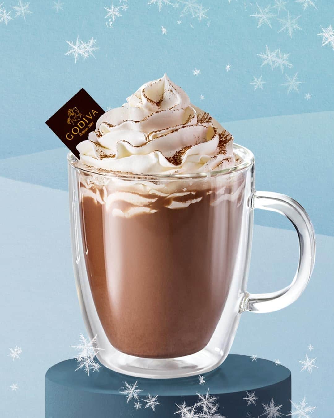 GODIVAさんのインスタグラム写真 - (GODIVAInstagram)「The coziest day of the year is here! 🔥🍫 Celebrate #NationalHotChocolateDay with our deliciously rich Hot Cocoa.」1月31日 21時57分 - godiva