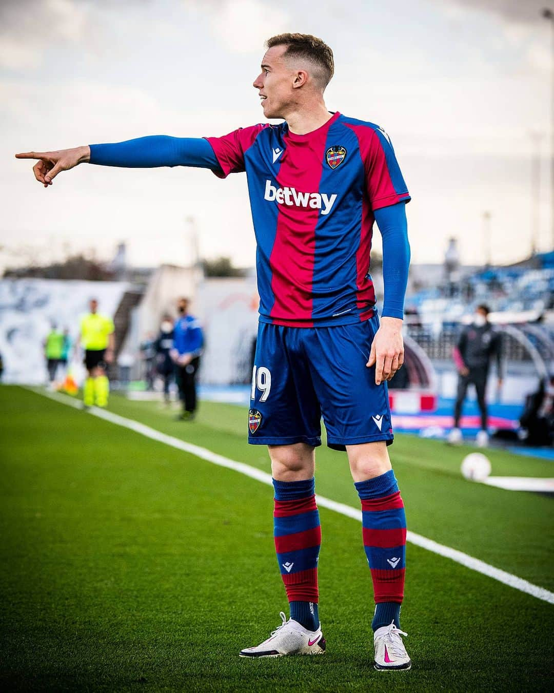 レバンテUDさんのインスタグラム写真 - (レバンテUDInstagram)「Destino ➡️ #CopaDelRey 🏆  Go!!!!!!! #LevanteVillarreal   #OrgullGranota #MachoLevante #LevanteUD #LaLiga #LaLigaSantander #LUDInside #EnPeligroDeExpansión #football」1月31日 21時57分 - levanteud