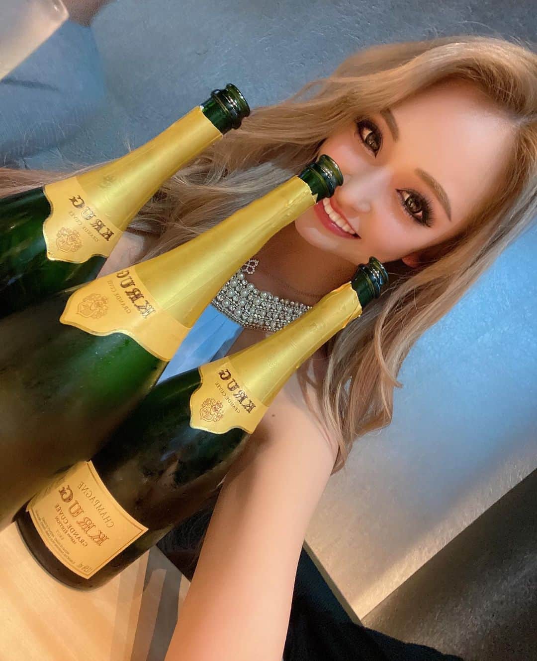 りなのインスタグラム：「クリュッグ🍾🥂✨ 写真は茶屋入りたてのときだよ🤤 . . . #美人茶屋新宿　#美人茶屋りな」