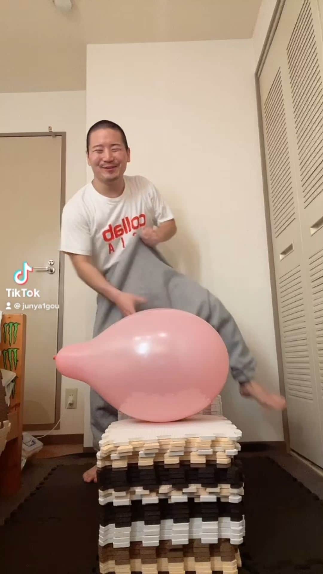 のインスタグラム：「HOODIE CHALLENGE パーカーチャレンジ」