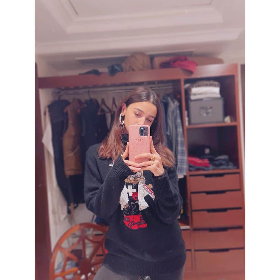 アリア・バットのインスタグラム：「date-o’clock❣️」
