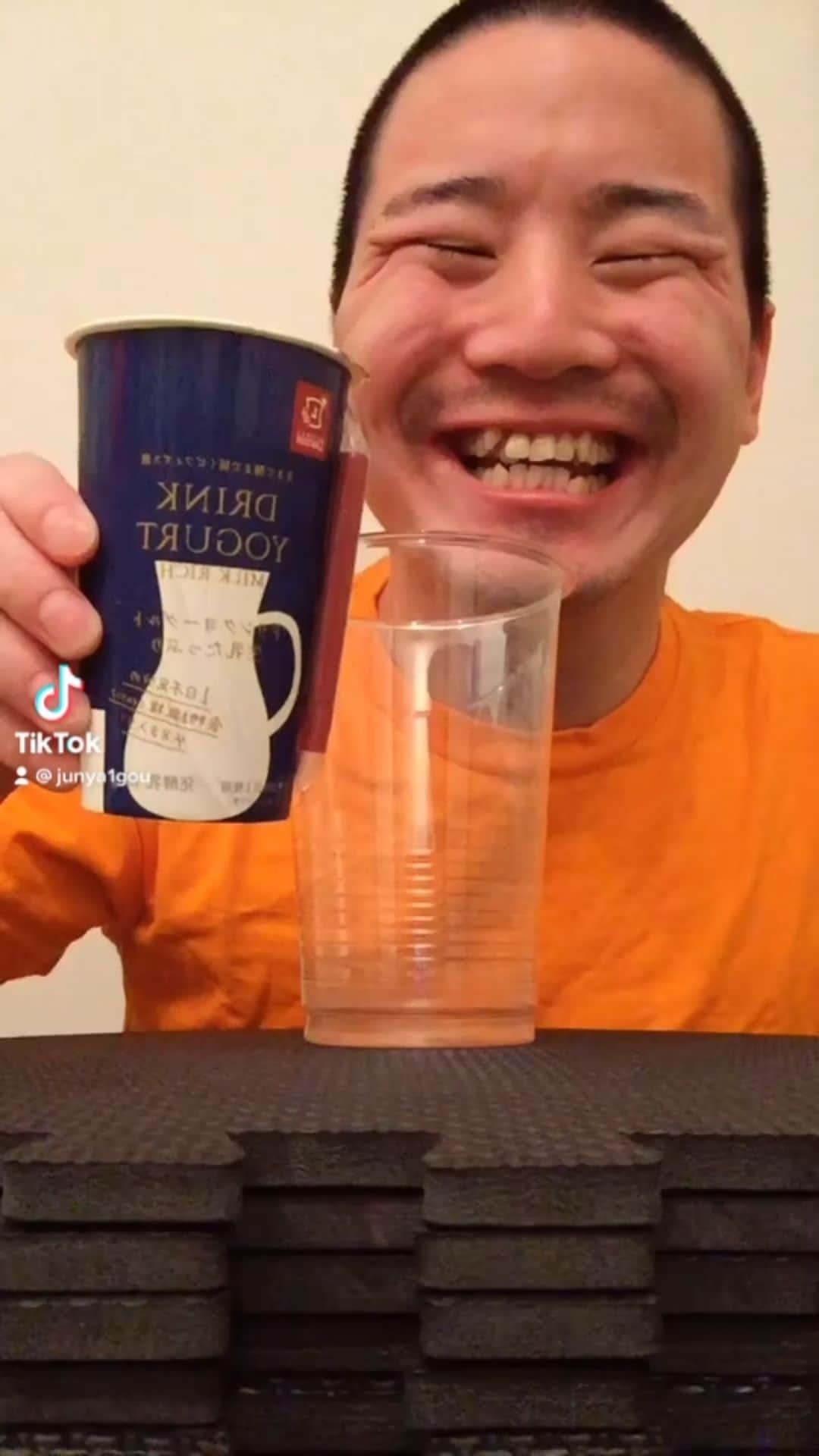 のインスタグラム：「Drinking yogurt Challenge ヨーグルトチャレンジ」