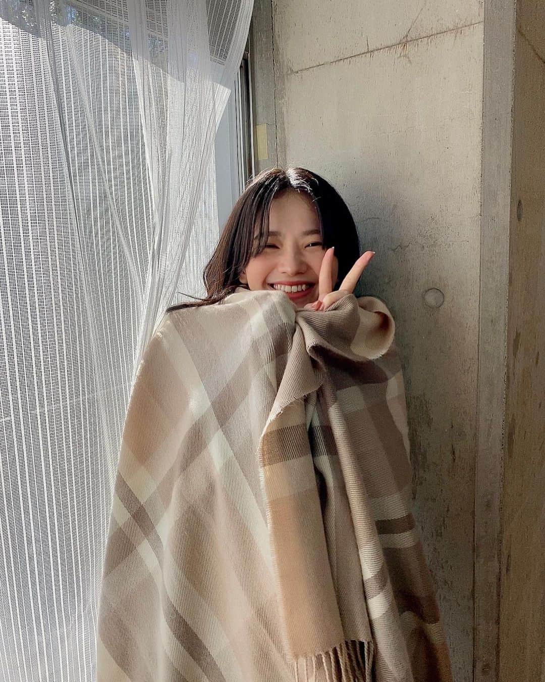 若林薫のインスタグラム：「さむ、、、かったあ🧊❄⛄ ﻿ 暖を取りつつ待機中の ✌︎  明日も頑張ります！﻿ ﻿ おやすみなさ~い﻿ ﻿ ﻿ ﻿ ﻿」