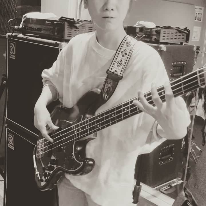 のインスタグラム：「ライブがしたいです。  # bass # bassist」