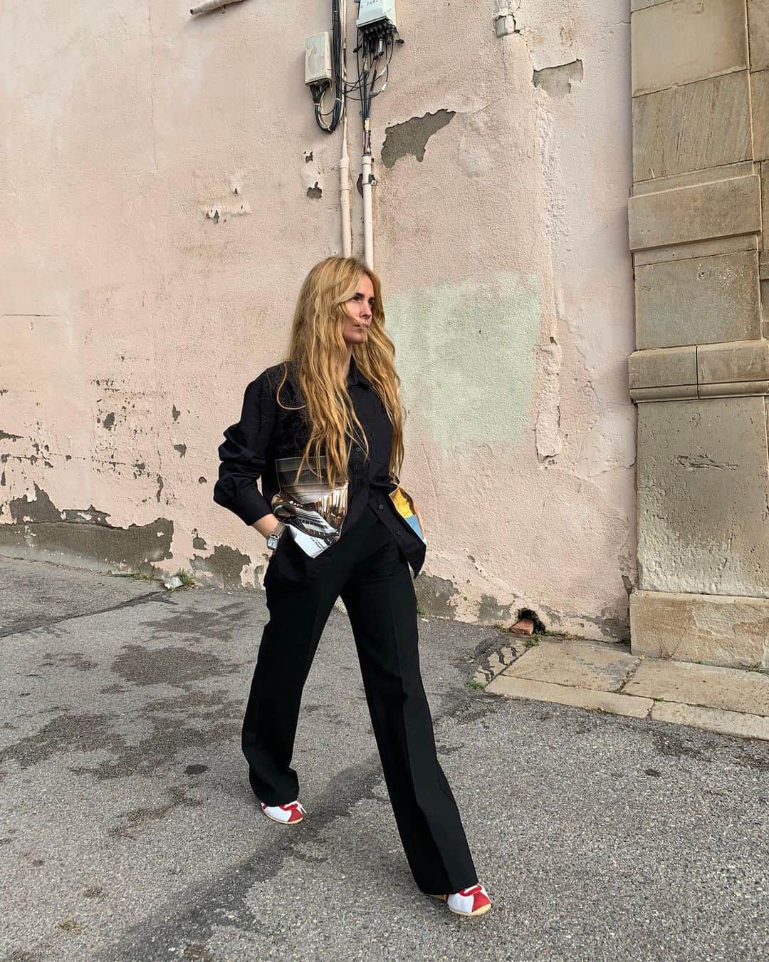 マリメッコのインスタグラム：「Coming soon: Marimekko Co-created. Get inspired by a creative take on iconic design. ⠀⠀⠀⠀⠀⠀⠀⠀⠀ Creative multitalent Blanca, @blancamiro , wears the Pikkuakseli shirt from the Co-created capsule collection. #marimekko」