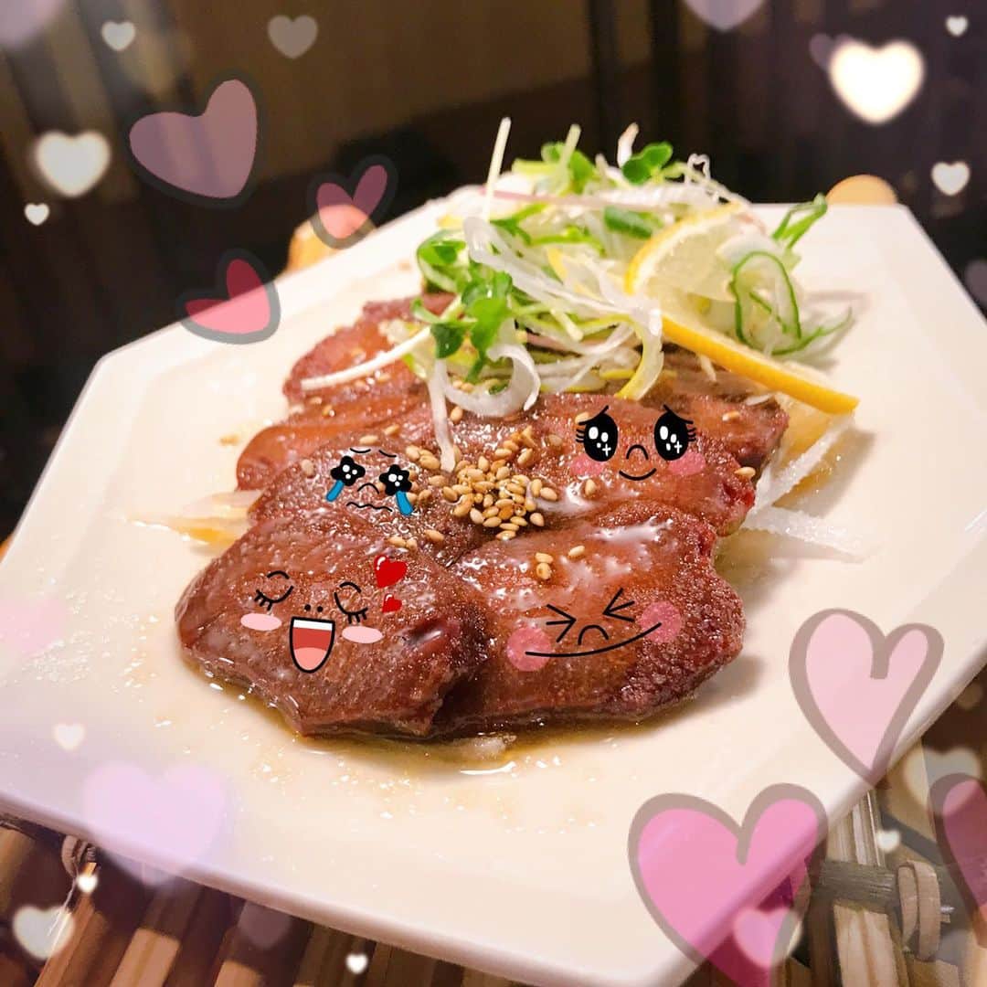 うまかもん九州料理 九州魂天王寺店のインスタグラム：「まいど九州魂（くすだま）天王寺店です！  久々の登場！鮮馬刺しレバー！  塩と胡麻油で酒が止まらないやつ！  明日も、ご来店お待ちしてます！  #阿倍野居酒屋 #阿倍野グルメ #天王寺グルメ #天王寺居酒屋 #B級グルメ #九州居酒屋 #博多もつ鍋 #鮮馬刺しレバー」