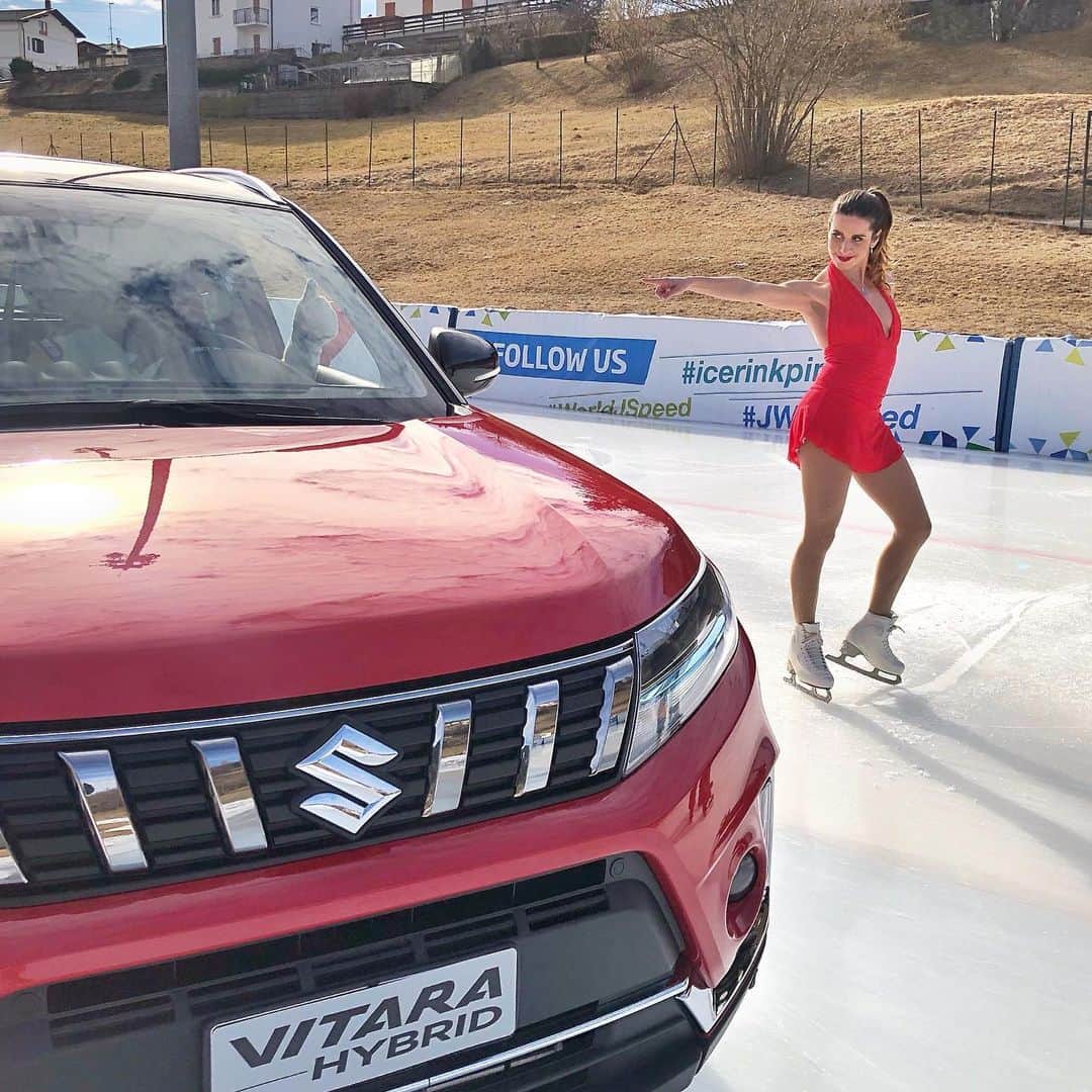ヴァレンティーナ・マルケイのインスタグラム：「🔥or ❄️?  Passione & determinazione🚘♥️  #suzukifamily  @suzuki_italia」