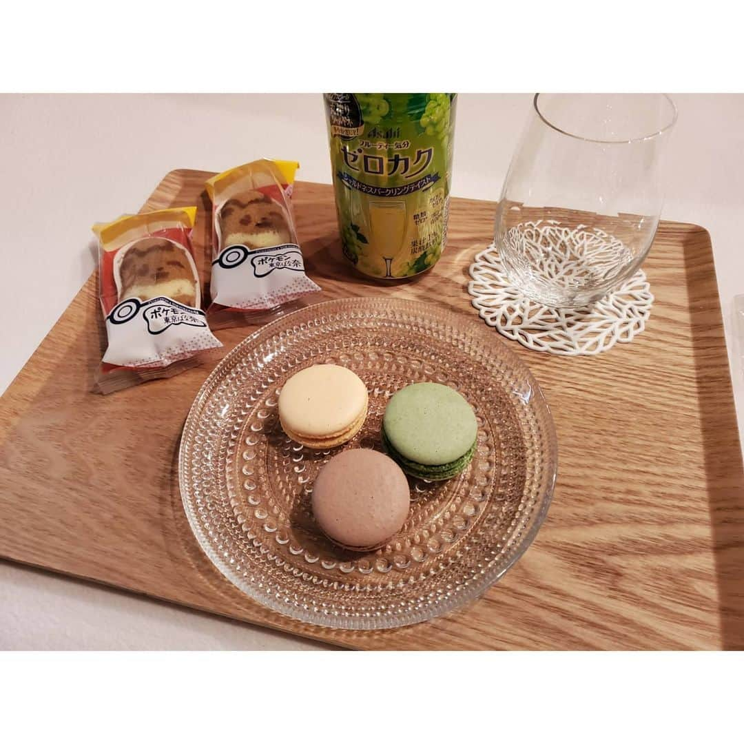 宮崎理奈さんのインスタグラム写真 - (宮崎理奈Instagram)「. . . avexのみんなとお家飲み！ 私のおつまみのクセ。 もはやティータイム☕ ご視聴下さった皆様 ありがとうございました！ . . . . #家呑み #東京バナナ」1月31日 22時28分 - rina.miyazaki0221