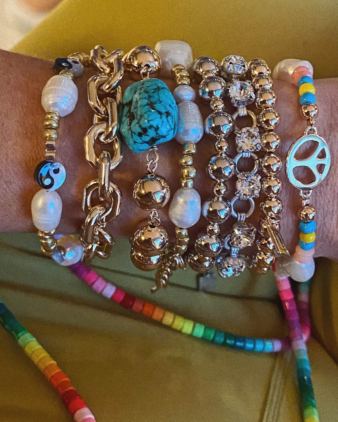 ダニジョーのインスタグラム：「Always #armparty time ⏰ Head to the link in bio to check out our newest arrivals」