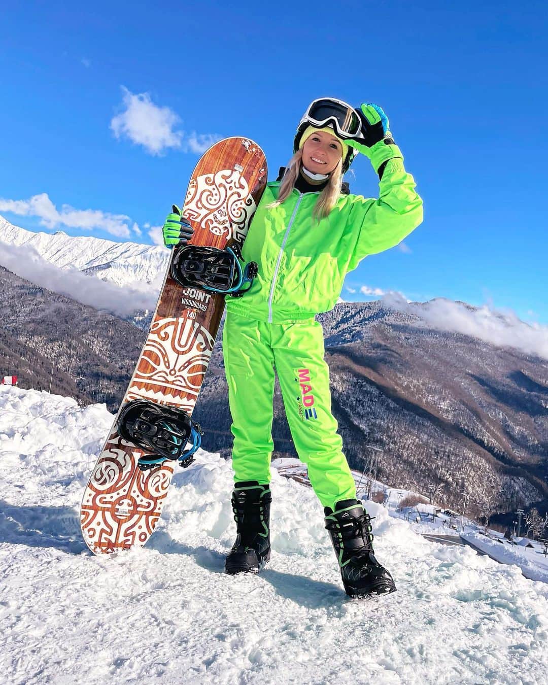 ダリア・スピリドーノワのインスタグラム：「Как тут красиво🏔  Это были классные выходные🏂 Скоро домой, работа ждёт😎」