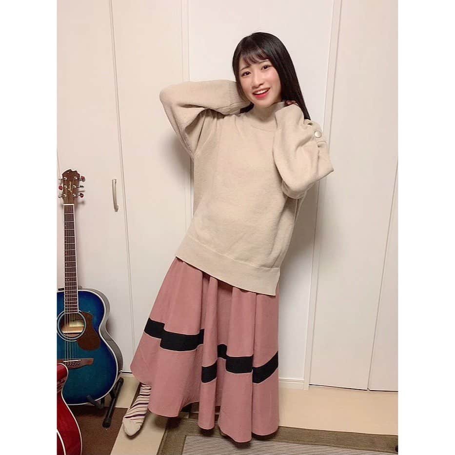 加藤一華さんのインスタグラム写真 - (加藤一華Instagram)「. 最近靴下を新しくゲットして 黒だけじゃなくなりました🧦笑  いちごミルク的な🥛コーデ🍓 　 #ootd #ニットコーデ  #cordinate #fashion #冬コーデ #低身長コーデ #knit」1月31日 22時41分 - ichika_kato