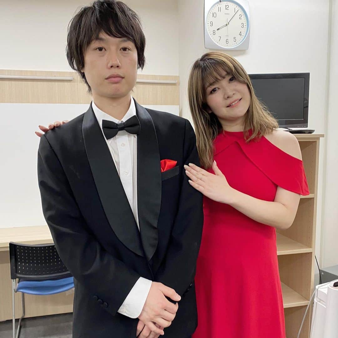 稲田美紀さんのインスタグラム写真 - (稲田美紀Instagram)「． ． 紅しょうが単独ライブ「みんなー！餅つきお疲れさん！」ご来場そしてオンラインの方もありがとうございました✨ 大好きなゲスト様にでていただきました！最高の誕生日プレゼントでした🎁リリーさんの好きなところは２枚目に詰まってます！明日２月１日１２時までご購入できますので是非です❣️ #見取り図リリー さん #茜チーフ さん #アルミカン高橋 さん #ポストイットπ二口 さん #紅しょうが これは清水さんを触っておりませんので！いや、ちょっと触ったかも！」1月31日 22時36分 - inadamikisan