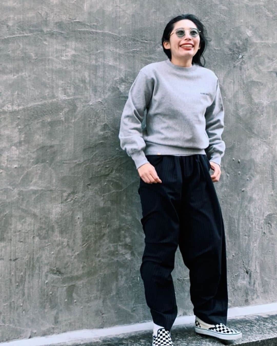 GLOBE SPECS_officialさんのインスタグラム写真 - (GLOBE SPECS_officialInstagram)「遂にグローブスペックスがBillboardとコラボレーションしたT shirtとスウェットが発売となります！  「Billboard」とは「O.J. GLOBE SPECS OPTICAL Co.」のアイウェアを一緒に作っている「Old Joe」のデザイナーの髙木さんと「NUTSARTWORKS」の比内さんが手掛けているブランド。  「Old Joe」のプリントTシャツを別ラインで展開する形で始まりました。「NUTS ART WORKS」のグラフィックをTシャツやスウェット、コーチジャケットなどに落とし込んでいます。  「NUTS ART WORKS」がサインアートを手掛けている店舗をテーマに、そのお店とのコラボレートとして、毎回作られています。  今回はメガネ店をテーマに、架空の店舗サインも用いながら、実際のメガネ店として「グローブスペックス」とコラボレートしました。  2月5日からグローブスペックス全店舗にて発売開始となります。どうぞお楽しみに！！  @globespecs_official #shibuyamiyasako  #kyoto #globespecs #opticalshop #fashion #gernotlindner  #eyewear #kyoto #ahlem #robertmarcnyc  #lunor #lescalunetier  #anneetvalentin  #laloop  #thespectacle  #oldjoe  #scye  #shinpuhkan #O.J. GLOBE SPECS OPTICAL Co. #メガネ #グローブスペックス」1月31日 22時46分 - globespecs_official