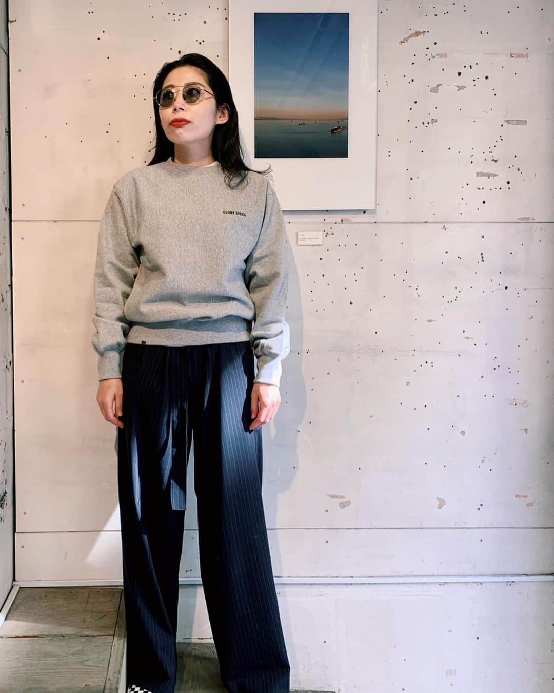 GLOBE SPECS_officialさんのインスタグラム写真 - (GLOBE SPECS_officialInstagram)「遂にグローブスペックスがBillboardとコラボレーションしたT shirtとスウェットが発売となります！  「Billboard」とは「O.J. GLOBE SPECS OPTICAL Co.」のアイウェアを一緒に作っている「Old Joe」のデザイナーの髙木さんと「NUTSARTWORKS」の比内さんが手掛けているブランド。  「Old Joe」のプリントTシャツを別ラインで展開する形で始まりました。「NUTS ART WORKS」のグラフィックをTシャツやスウェット、コーチジャケットなどに落とし込んでいます。  「NUTS ART WORKS」がサインアートを手掛けている店舗をテーマに、そのお店とのコラボレートとして、毎回作られています。  今回はメガネ店をテーマに、架空の店舗サインも用いながら、実際のメガネ店として「グローブスペックス」とコラボレートしました。  2月5日からグローブスペックス全店舗にて発売開始となります。どうぞお楽しみに！！  @globespecs_official #shibuyamiyasako  #kyoto #globespecs #opticalshop #fashion #gernotlindner  #eyewear #kyoto #ahlem #robertmarcnyc  #lunor #lescalunetier  #anneetvalentin  #laloop  #thespectacle  #oldjoe  #scye  #shinpuhkan #O.J. GLOBE SPECS OPTICAL Co. #メガネ #グローブスペックス」1月31日 22時46分 - globespecs_official