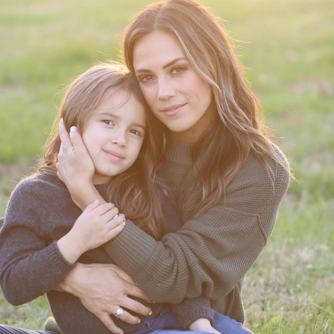 ジャナ・クレイマーのインスタグラム：「In a blink of an eye my Jolie girl is 5.  I’m so incredibly blessed to be your momma.  Five years ago you changed my life for the better and you have always been the reason I fight so hard for everything... u deserve the world. I love you baby girl.」