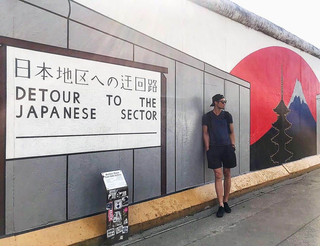下山裕貴のインスタグラム：「Detour to the Japanese sector.⠀ ⠀ #berlin #berlinwall #🇩🇪🇯🇵 #globetrotter #willnewnormalletustravelagain #fallofironcurtain #freedomofmovement」