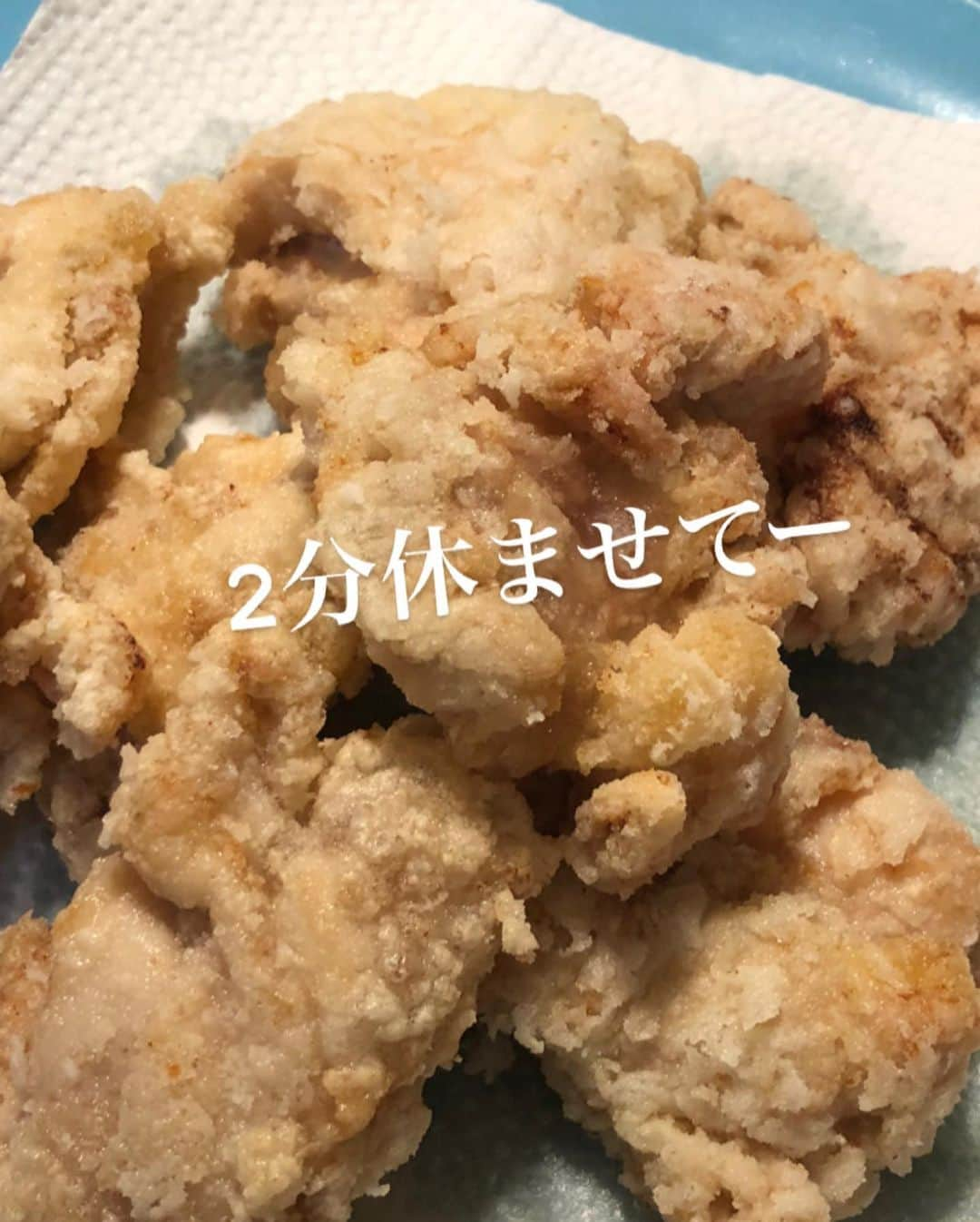 藤田裕樹さんのインスタグラム写真 - (藤田裕樹Instagram)「【こっちこっち〜のからあげさん】﻿ 同期のダブルアート真べぇの居酒屋、こっちこっち〜のからあげさんの通販が2/1の13時から再販決定だそうですー！！﻿ こっちこっち〜をタグ付けするので、そこのトップページからbaseへ飛んでみてくださいー！﻿ ﻿ プレーン、梅がつお、にんにく味噌、カレー味あって、一個一個めちゃデカくて最高よ！﻿ 梅がつおの風味が初体験で美味しかった！！﻿ カレー味は明日の息子のお弁当に入れる！﻿ めちゃくちゃ頑張ってる真べぇ、応援してますー！！﻿ ﻿ @kotchi_kotchi @wartdebu  #こっちこっちー　 #からあげさん　 #唐揚げ好きな人と繋がりたい  #ダブルアート　 #家でお店の味　 #片栗粉つけて揚げるだけ #コロナをぶっ飛ばせ  #世界平和」1月31日 22時52分 - fujiboy0730