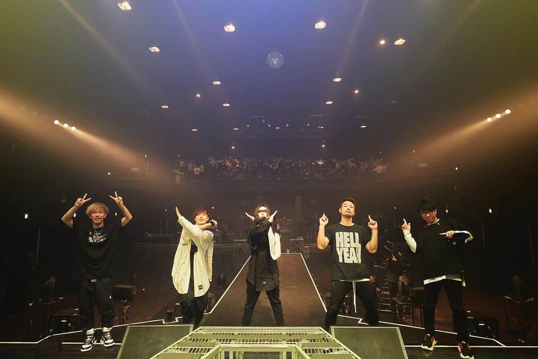 のインスタグラム：「Live Live Live」