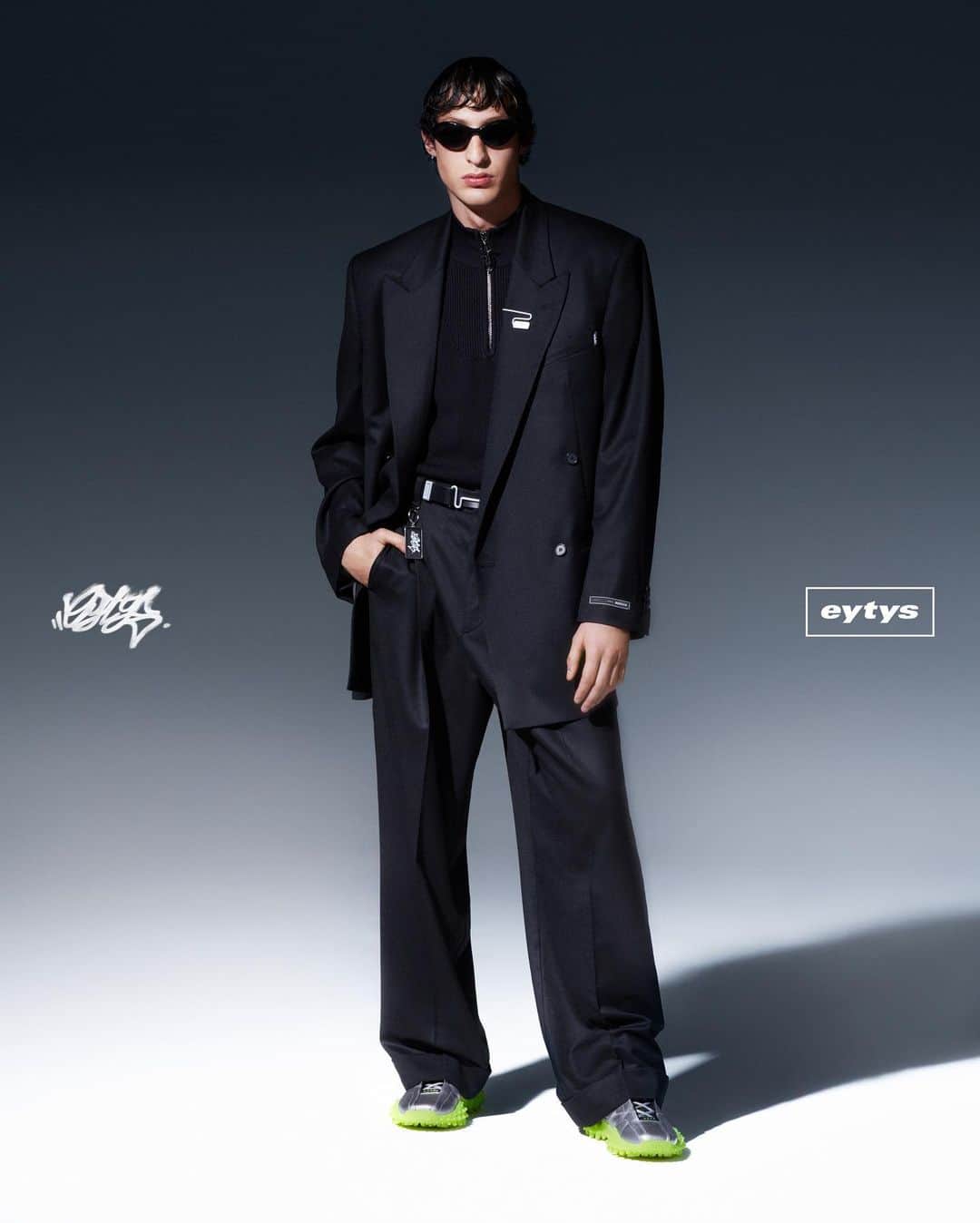 エイティーズのインスタグラム：「EYTYS FALL 2021 PREVIEW Styling @victoriasekrier  Photography @ilya_lipkin View the full collection on @voguerunway」