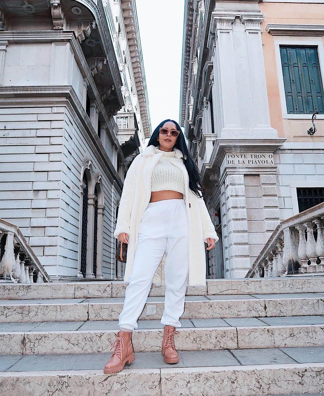 ALDO shoesさんのインスタグラム写真 - (ALDO shoesInstagram)「Living for this tonal look by @emelyasmil wearing our fave sustainable combat boots Reilly. Designed with CleanStep™ technology, each pair helps filter polluted water.  #AldoItaly #AldoLovePlanet」1月31日 23時42分 - aldo_shoes