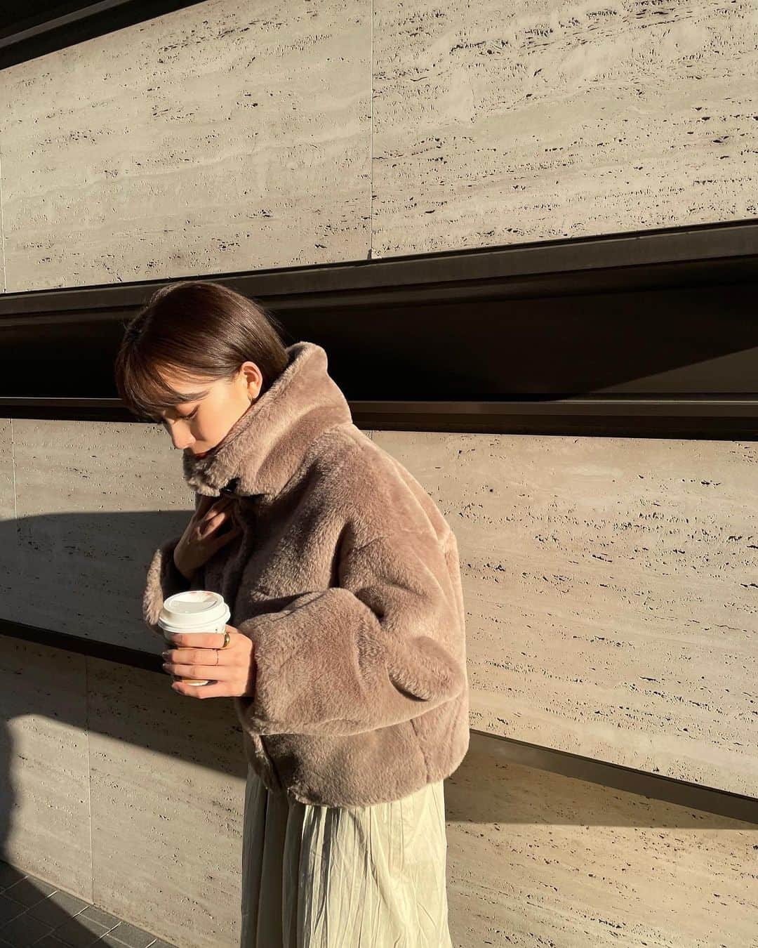 いのうえです。さんのインスタグラム写真 - (いのうえです。Instagram)「ㅤㅤㅤㅤㅤㅤㅤㅤㅤㅤㅤㅤㅤ 最近寒い日によく着てる @rielle_riche のアウター🧥 ㅤㅤㅤㅤㅤㅤㅤㅤㅤㅤㅤㅤㅤ 首までもっこもこ！！ すっごく暖かいの👏🏻👏🏻 あと、ポッケが深くていれてると なんだかすっごくらくちんですき これ文章じゃ伝わらないよね🤭 アウターのポッケ深いのすきなんだ〜 わかる人いるかな？？😂 ㅤㅤㅤㅤㅤㅤㅤㅤㅤㅤㅤㅤㅤ #mao_ootd」1月31日 23時40分 - i_mao__