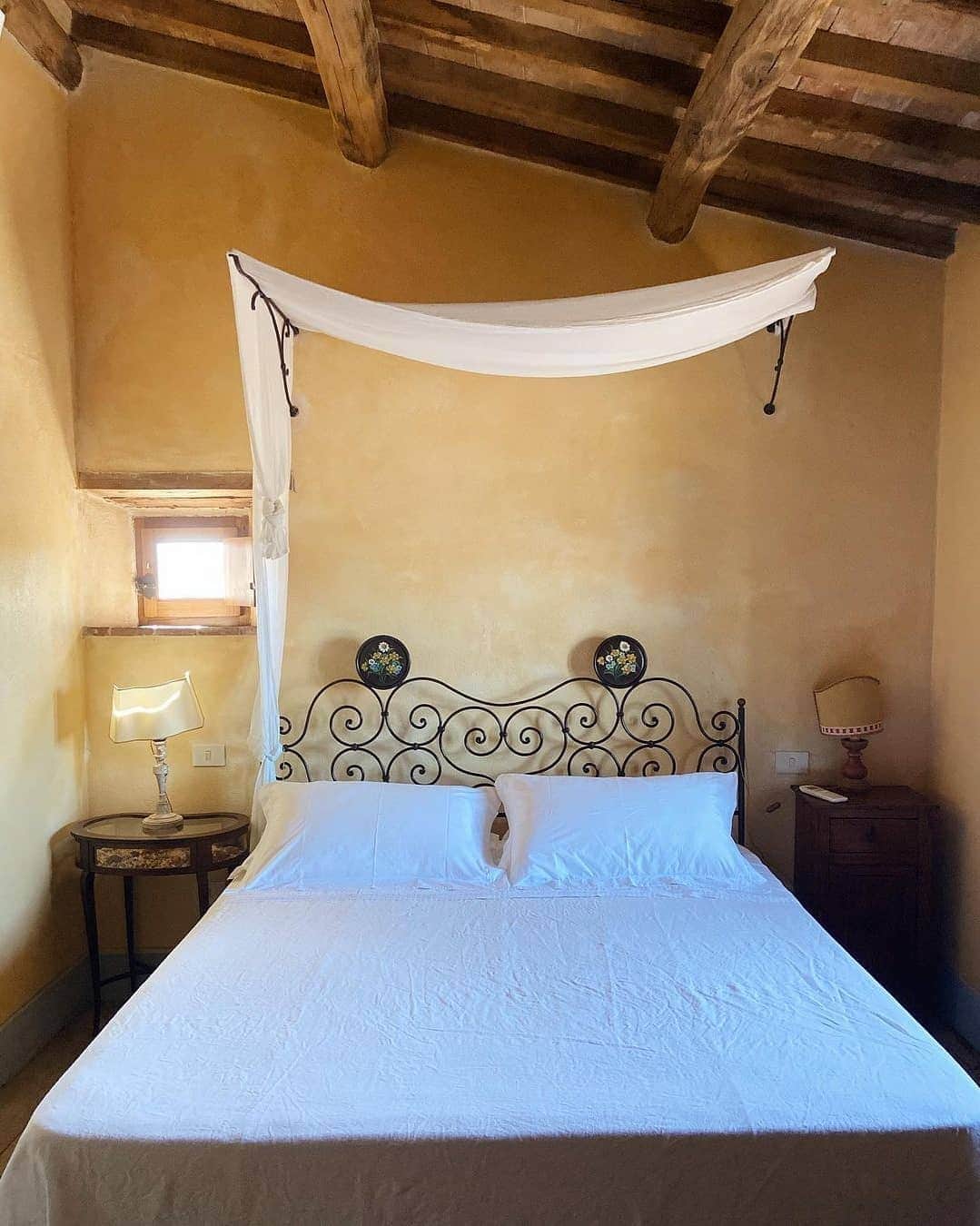 BEAUTIFUL HOTELSさんのインスタグラム写真 - (BEAUTIFUL HOTELSInstagram)「Dreaming of a relaxing holiday under the Tuscan sun? 🌞 Let Villa Pienza take you on a favored getaway. 🇮🇹  Complete with style and character, this holiday home has one of the best settings for a glorious escape in the Italian countryside. Situated among olive trees and vineyards, it’s the perfect place to experience Tuscany like a local. With a little bit of old town charm in every detail, it provides you the cozy and peaceful ambiance that most holiday goers seek. 😍  Have you been to Tuscany? How was your stay?  📍@villapienza, Italy」1月31日 23時43分 - beautifulhotels