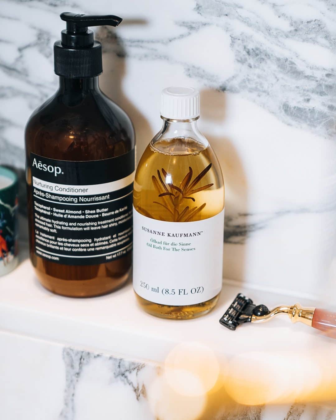MR PORTERのインスタグラム：「Sinking into a hot bath after a heavy HIIT session or a long day will calm the mind and soothe aching muscles. To help you achieve optimum chill levels, Susanne Kaufmann - Oil Bath For The Senses, 1000ml is infused with Lavender, Ylang-Ylang and Patchouli. Bliss. 🛁  Shop the story: Aesop - Nurturing Conditioner, 500ml  Susanne Kaufmann - Oil Bath For The Senses, 1000ml」