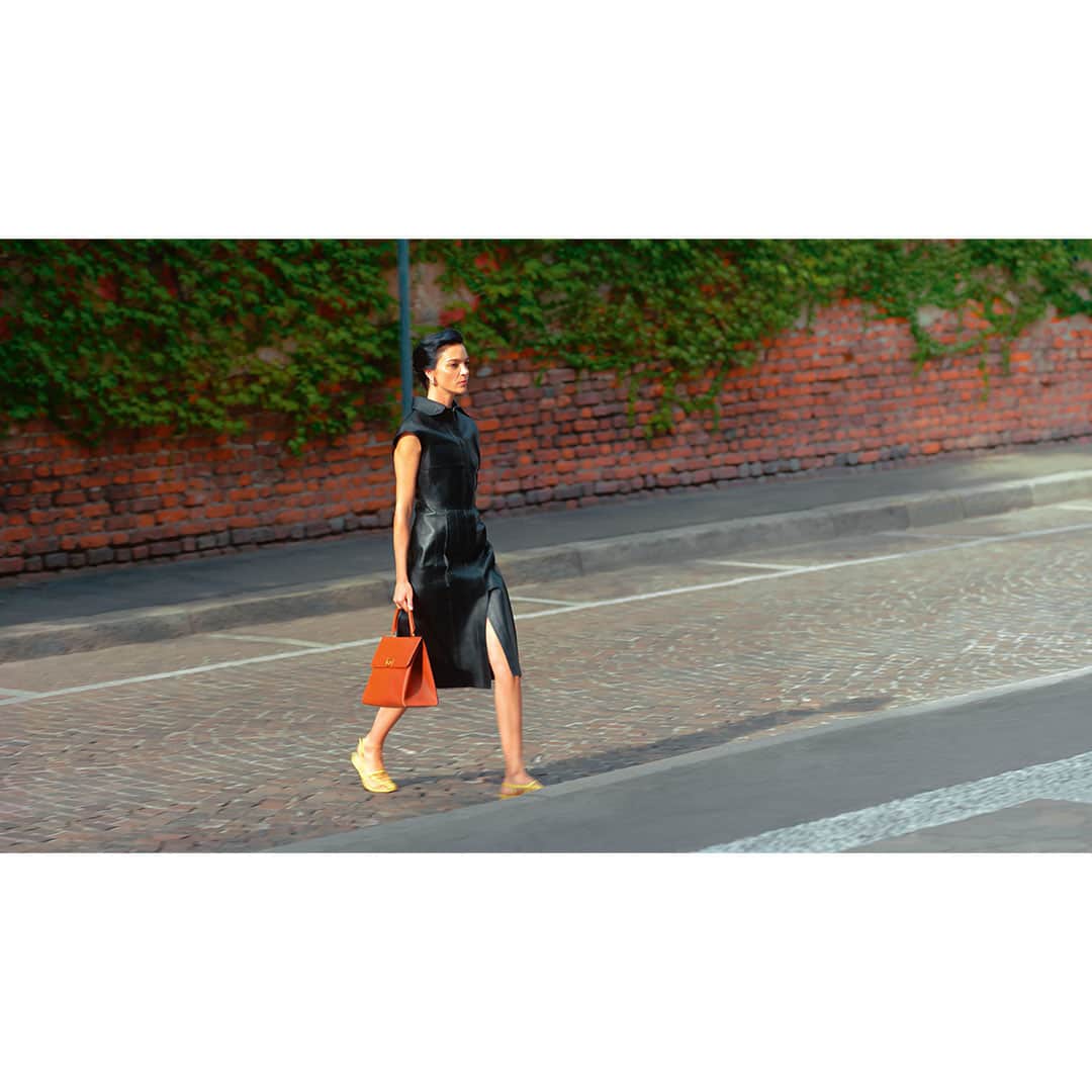 サルヴァトーレ・フェラガモのインスタグラム：「EXT. – A MILAN STREET – DAYTIME⠀ MARIACARLA follows a precise path, in a sleek, fitted black leather dress. It was not easy to disappear without leaving a trace. The vision of the present is clear. A feeble flame reverberates from the past, but a new light within inspires her future. She is strong and confident, beautiful and serene.⠀ ⠀ #NewADVLaunch #FashionFilm #DirectedByLucaGuadagnino⠀ @MariacarlaBoscono #TrifolioBag #VivaViva #IntrigueInMilan⠀ #CinematicRoots #ReturnToHollywood @paulandrewprivate」