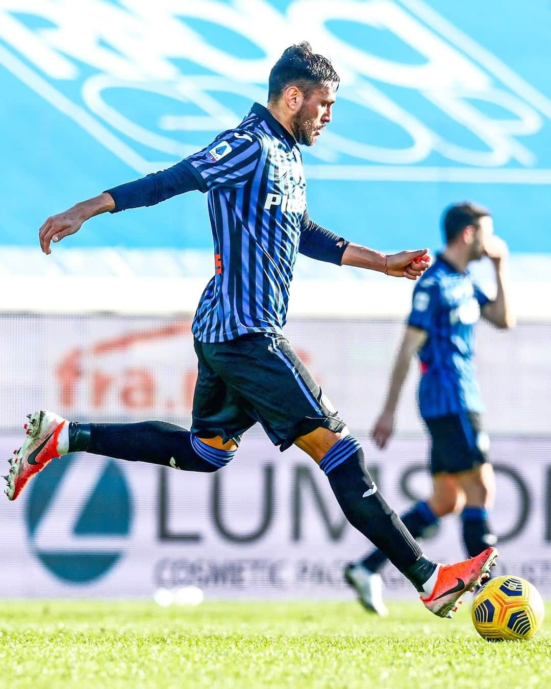 アタランタBCさんのインスタグラム写真 - (アタランタBCInstagram)「Serve una gran ripresa. NON MOLLIAMO!! 👊 Need a big second half. NEVER GIVE UP!! 😤 ⠀ #AtalantaLazio [0-1 HT] #GoAtalantaGo ⚫️🔵 #Atalanta #BergAMO #ForzaAtalanta #SerieATIM」1月31日 23時54分 - atalantabc