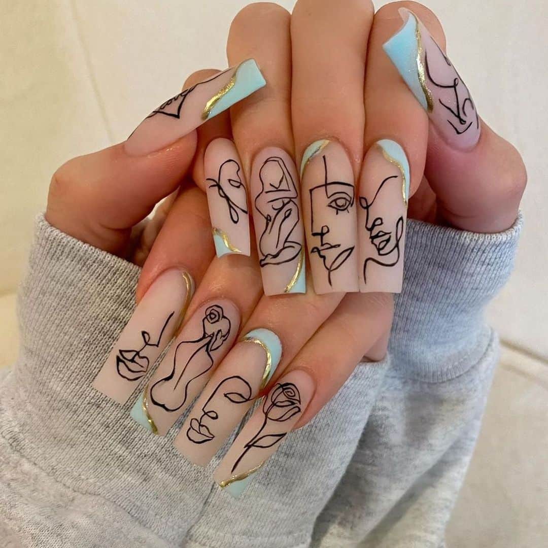 Nylon Magazineさんのインスタグラム写真 - (Nylon MagazineInstagram)「#ValentinesDay is two weeks away, so here’s some mani inspo for the love-filled day 💕 At the link in bio, #KylieJenner and #LoriHarvey's go-to nail artist, @chaunlegend, shares 10 trending nail art ideas for the holiday.⁠⁠ [RG: @chaunlegend]」2月1日 0時08分 - nylonmag