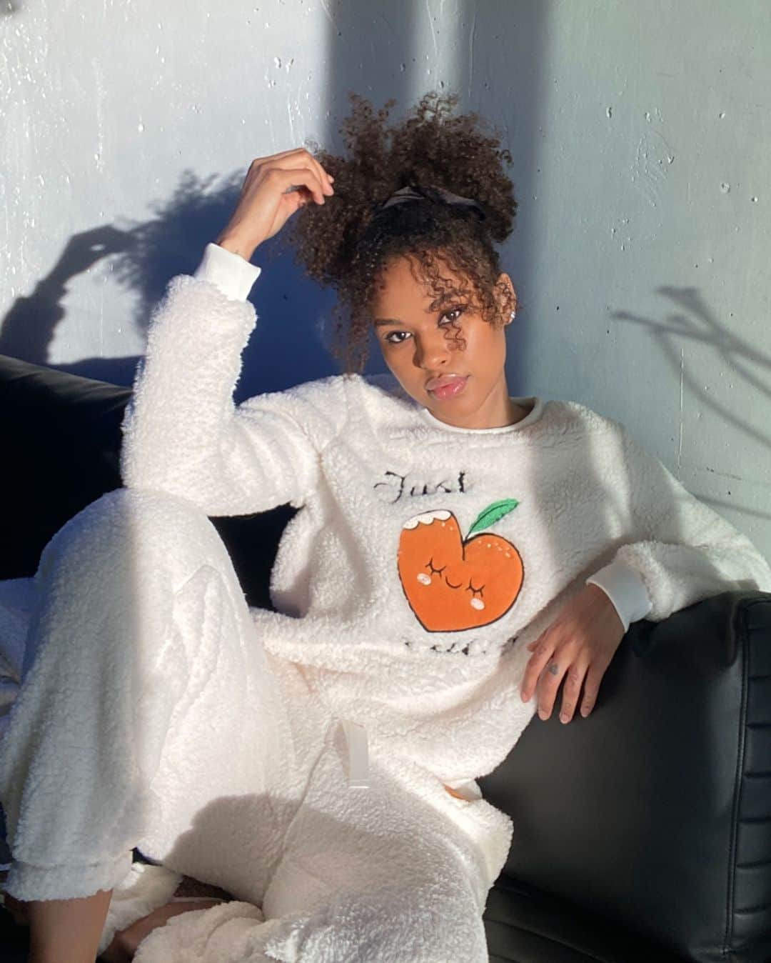 Charlotte Russeさんのインスタグラム写真 - (Charlotte RusseInstagram)「feeling peachy ✨🍑 get this set for $20 🙌 🔎"Sherpa Graphic Just Peachy Pajama Sweatshirt" 🔎"Sherpa Graphic Just Peachy Pajama Jogger" #charlotteruseshoes」2月1日 0時05分 - charlotterusse