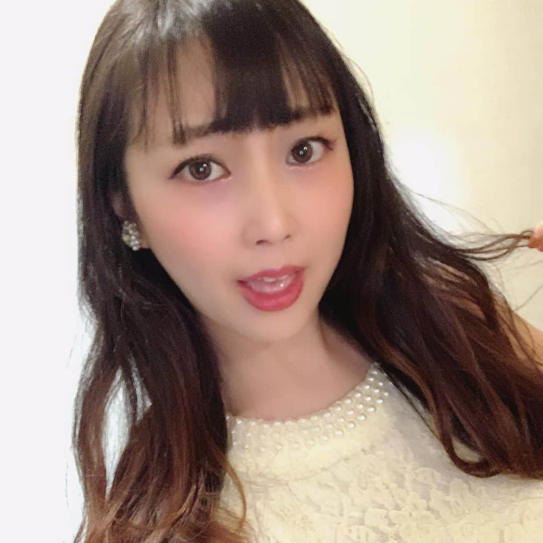 高橋沙織さんのインスタグラム写真 - (高橋沙織Instagram)「白いドレスでマンゲキ出させていただきました〜⭐︎面白かった！ #アルミカン #紅しょうが #単独ライブ #見取り図りりーさん  #茜チーフさん #ポストイットπ二口さん」2月1日 0時10分 - arumikan_saorin