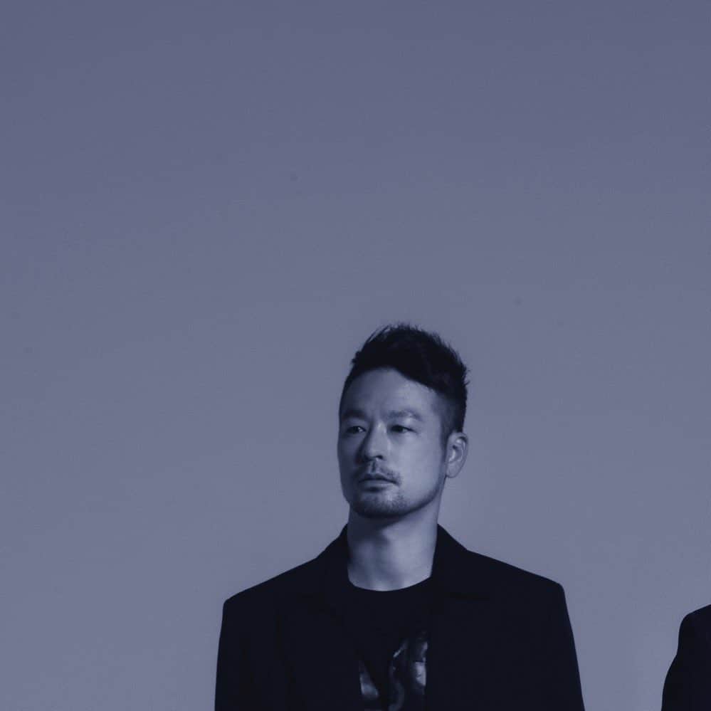 SPYAIRのインスタグラム：「. 3月31日(水)にNew Album『UNITE』の発売が決定！  前作『KINGDOM』から約3年半ぶり、6枚目のオリジナルアルバムとなる今作は最新曲「轍～Wadachi～」をリード曲に、2018年以降発表してきた数々の話題曲、そしてメンバーそれぞれが楽曲制作に挑んだ新録曲を含む全12曲を収録。  個性が光る楽曲が“結合”したアルバム『UNITE』が完成しました！   【アルバム情報】 New Album『UNITE』 2021年3月31日 発売 ■初回生産限定盤 [CD+DVD] 価格：6,273円+税／AICL-4038～4039 ■通常盤 [CD] 価格：2,727円+税／品番：AICL-4040 ※収録曲等、商品詳細は追って発表  ↓CDのご予約はこちら https://smar.lnk.to/5JRMv8 ※通販サイトは順次追加されます。予約開始は各サイトで時間差がありますのでご了承ください。   =CD購入者特典= ■TOWER RECORDS(オンライン含む/一部店舗除く) オリジナル缶バッジ(タワーレコードver.) ■TSUTAYA RECORDS（一部店舗除く）/ TSUTAYAオンラインショッピング（予約のみ） オリジナルA2サイズポスター(複製サイン入り) ■セブンネットショッピング エコバック ■楽天ブックス オリジナル缶バッジ(楽天ブックスver.) ■Sony Music Shop オリジナルモバイルスタンド ■Amazon co.jp メガジャケ ■応援店 オリジルポストカード  #SPYAIR#UNITE」