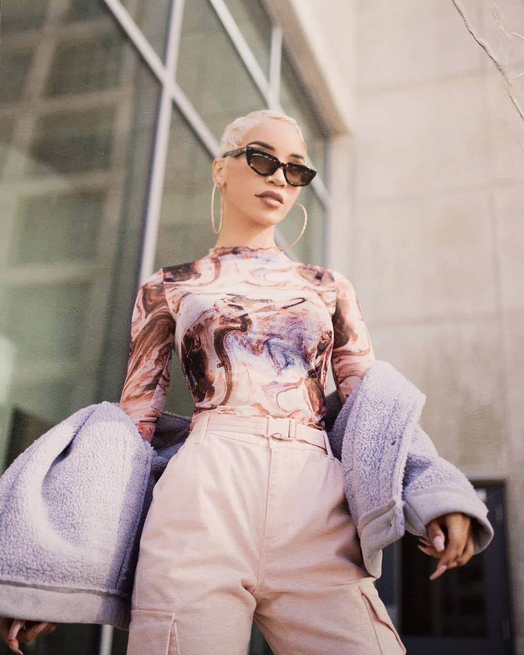 SHEINのインスタグラム：「A day in the life ⚡  @ravenelyse  Shop Item #: 1520455  #SHEINgals #SHEINstyle #SHEINSS21 #prints #chic」