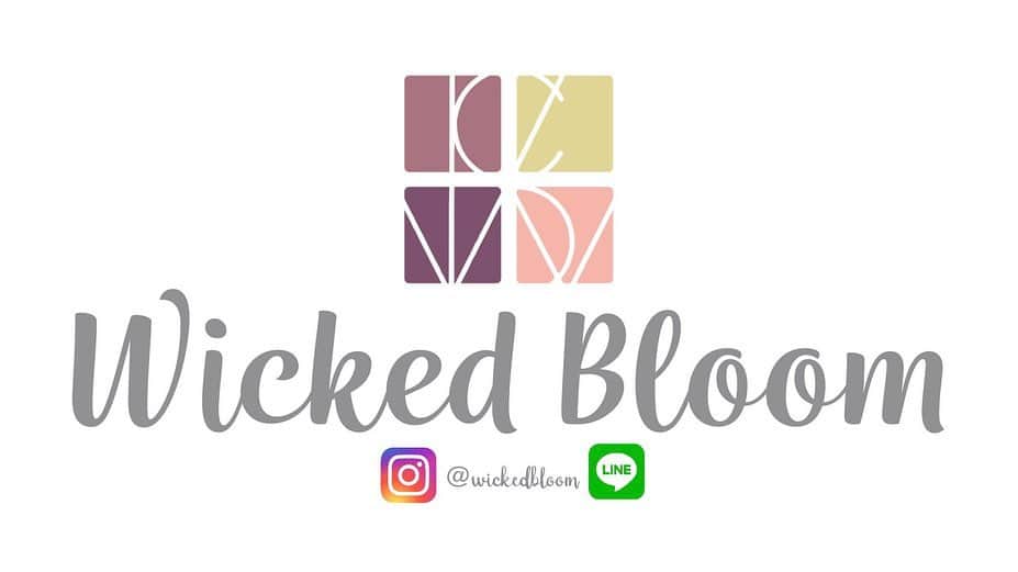 シータ・ラムサムのインスタグラム：「👭🏻@waewrada and I have been working on a new project and we’re excited to share it with everyone! @wickedbloom features flower arrangements by my sister 🌹and homemade brownies by me! 🍫  👉🏻Don’t forget to check out @wickedbloom if you’re looking for a special gift for your special one 💕  #โปรเจ็คสองพี่น้อง #อย่าลืมกดไลค์กดแชร์กดฟอลเพจด้วยนะคะ #wickedbloombkk (ขอบคุณผลงานโลโก้ดีไซน์โดย @chat12in_ 🙏🏻)」