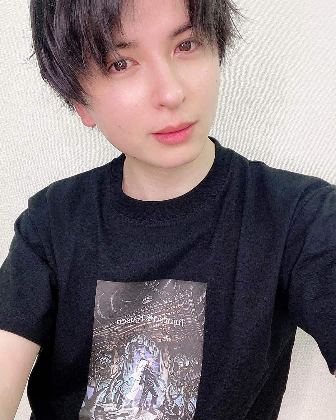 三科光平さんのインスタグラム写真 - (三科光平Instagram)「今日のパジャマ👕﻿ #呪術廻戦 #tシャツ #虎杖悠仁 #両面宿儺 ﻿ #今日のコーデ ？ #アニメ」2月1日 0時34分 - kohei_mishina